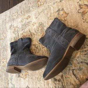 TOM’S Suede Booties-Gray
with Dust Bag Size 7.5